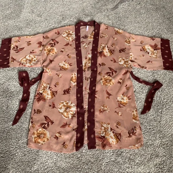 Floral Robe - Picture 4 of 9